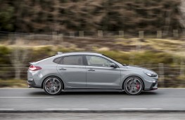 Hyundai i30 Fastback N, 2019, side