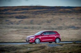 Kia Rio 1.0 T-GDi First Edition, 2017, side, action