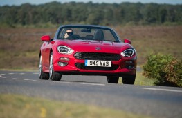 Fiat 124 Spider, action front 2
