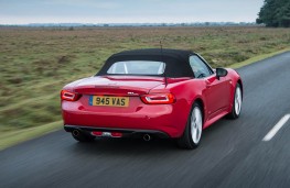 Fiat 124 Spider, rear action hood