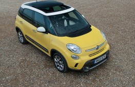 Fiat 500L Trekking, front static 2