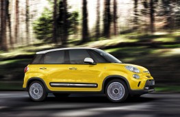 Fiat 500L Trekking, side action 2