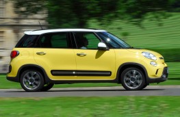 Fiat 500L Trekking, side action