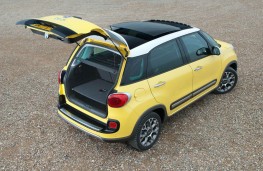 Fiat 500L Trekking, tailgate open