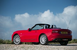 Fiat 124 Spider, rear quarter