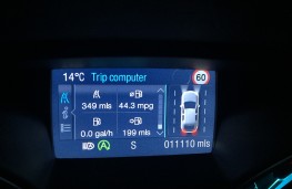 Ford Kuga Titanium X Sport, screen, mpg