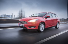 Ford Focus Estate, side, action