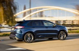 Ford Edge, side action