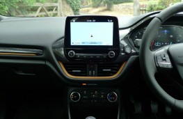 Ford Fiesta Active, dash detail