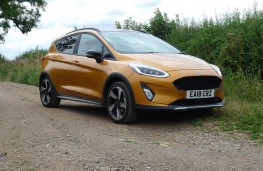 Ford Fiesta Active, front static 2