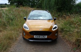 Ford Fiesta Active, full front static