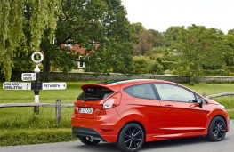 Ford Fiesta Red Edition, side static
