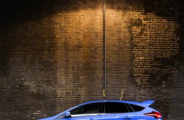 Ford Focus RS, moody street lighting