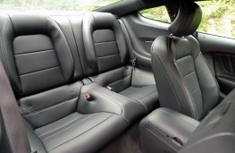 Ford Mustang 5.0 V8 GT, rear seats