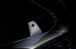 Jaguar F-PACE SVR, 2018, paddle shifter