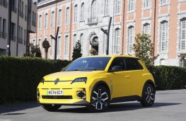 Renault 5 E-Tech, 2025, front