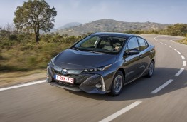 Toyota Prius PHV, 2017, front, action