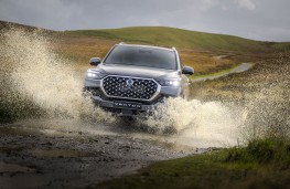 KGM Rexton K50, 2025, front, water splash