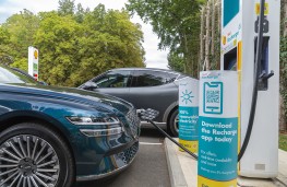 Genesis G80 Electrified, 2026, charging