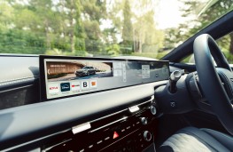 Genesis G80 Electrified, 2026, display screen