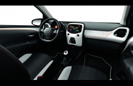 Peugeot 108 Roland Garros, interior