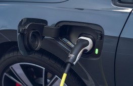 Volkswagen Golf GTE 1.5 TSI DSG, 2026, charging