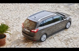 Ford Grand C-MAX, overhead