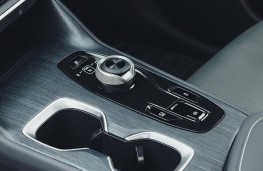 Lexus RZ 500e, 2026, gear selector