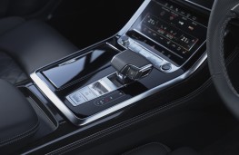 Audi Q7 55 TFSI quattro, 2025, gear lever