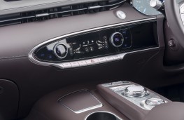 Genesis Electrified GV70 Sport, 2025, dashboard