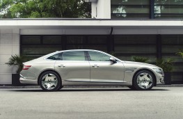 Genesis G80 Electrified, 2025, side, static