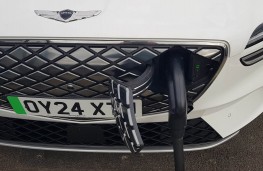 Genesis Electrified GV70 Sport, 2025, charging