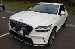 Genesis Electrified GV70 Sport, 2025, front, charging