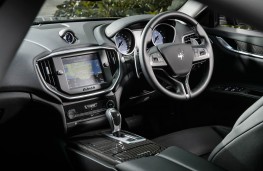 Maserati Ghibli, dashboard