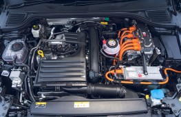 Volkswagen Golf GTE 1.5 TSI DSG, 2026, engine