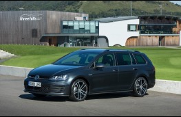 Volkswagen Golf Estate, front