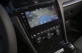 Volkswagen Golf 1.5 TSI Evo, 2107, display screen