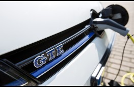 Volkswagen Golf GTE, charging