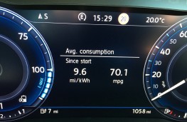 Volkswagen Golf GTE, 2017, MPG readout