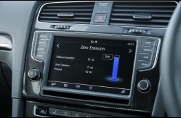 Volkswagen Golf GTE, screen display, emissions