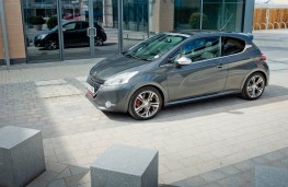 Peugeot 208 GTi, side, static