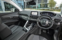 Peugeot 3008, 2017, Allure interior