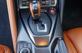 Nissan GT-R, 2017, gear lever