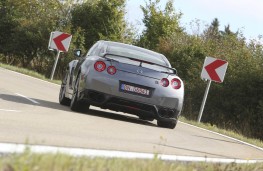 Nissan GT-R, rear