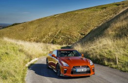 Nissan GT-R, 2017, front