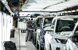 Range Rover Evoque Halewood production, track