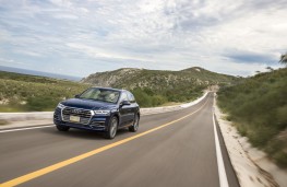 Audi Q5, 2017, desert highway