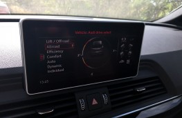 Audi Q5, 2017, display screen