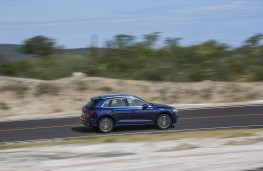 Audi Q5, 2017, side