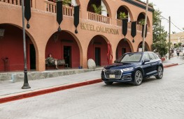 Audi Q5, 2017, Hotel California, upright
